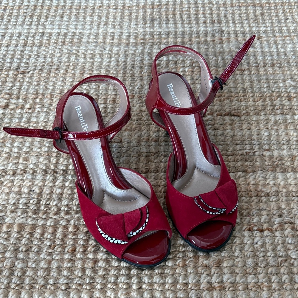 BeautiFeel Burgundy Peep-Toe Heels with Bow